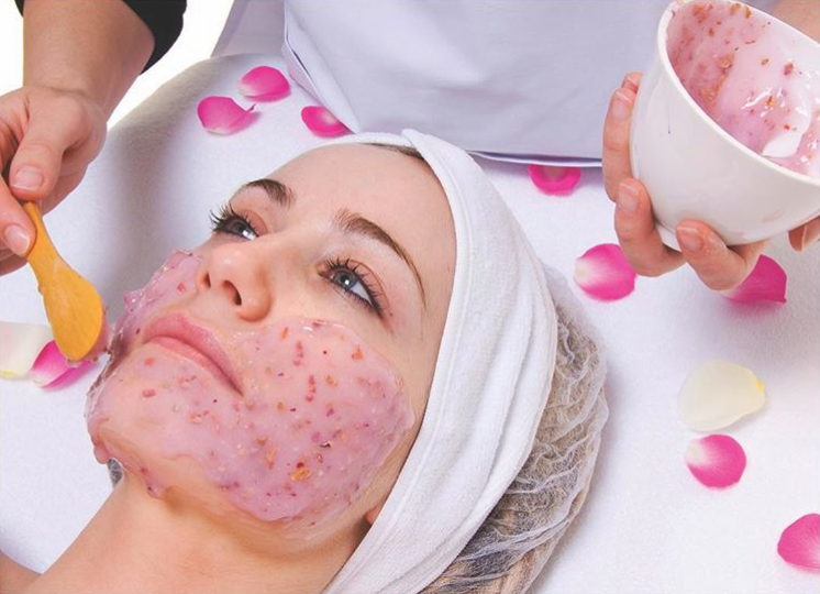 Ενυδατική Θεραπεία με ροδοπέταλλα (Rose Petals Treatment)